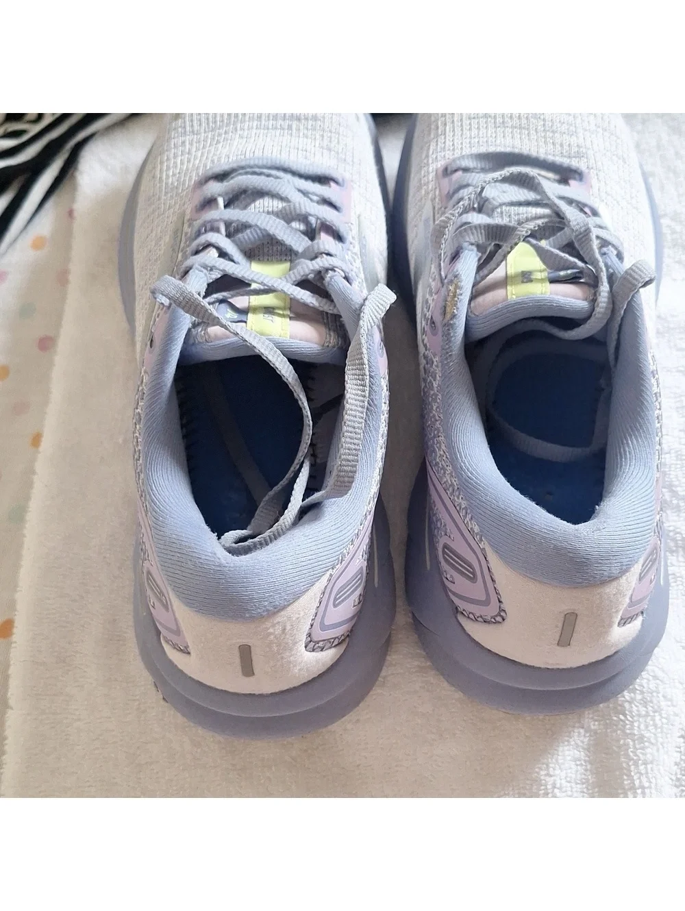 Ost Light Lavender Knit Women's Running Sneakers with Pale Yellow Accent